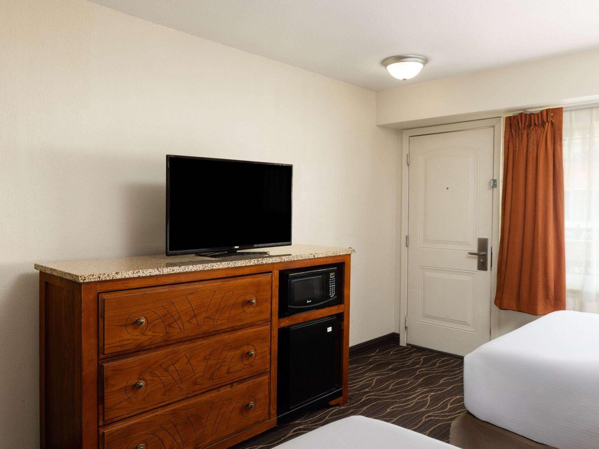 รามาดา บาย วินด์แฮม เอลโก โฮเต็ล แอท สต็อกเมนส์ กาสิโน Hotel เอลโค ภายนอก รูปภาพ