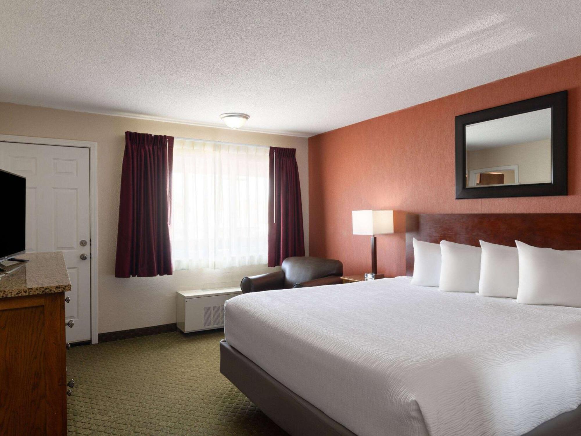 รามาดา บาย วินด์แฮม เอลโก โฮเต็ล แอท สต็อกเมนส์ กาสิโน Hotel เอลโค ภายนอก รูปภาพ
