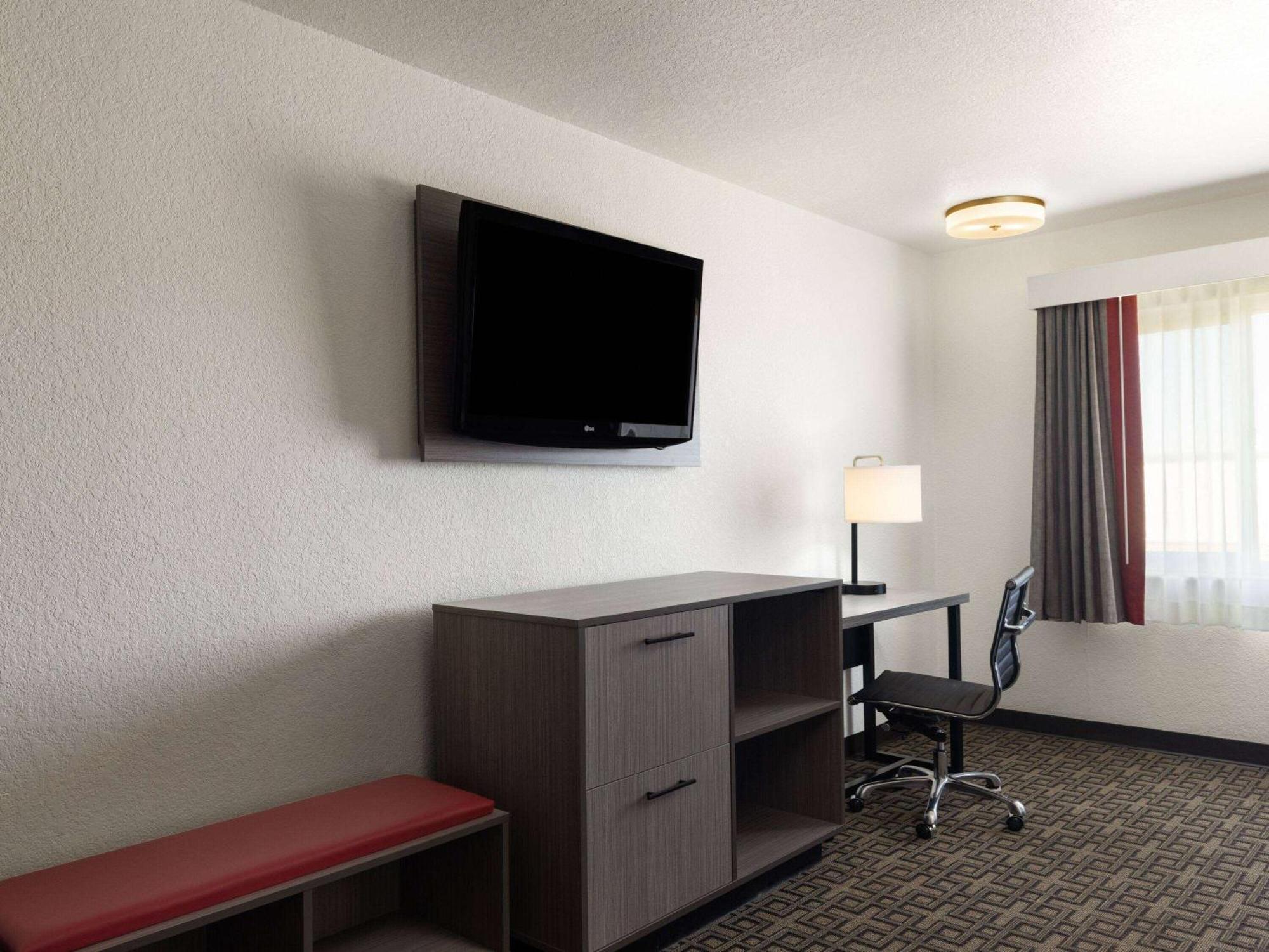 รามาดา บาย วินด์แฮม เอลโก โฮเต็ล แอท สต็อกเมนส์ กาสิโน Hotel เอลโค ภายนอก รูปภาพ