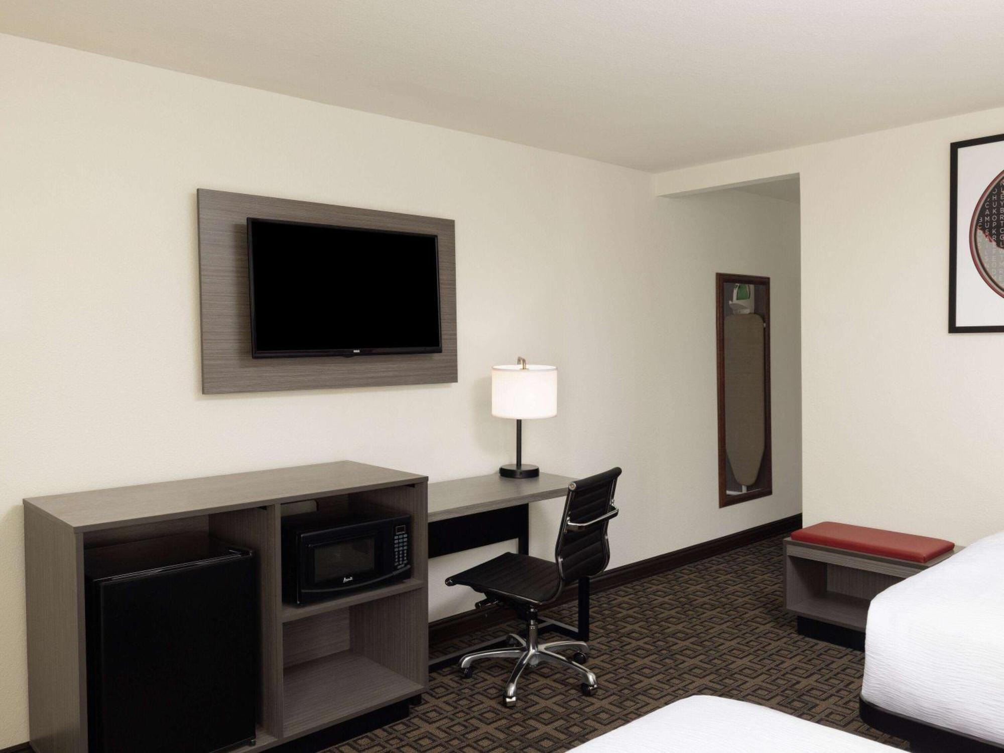 รามาดา บาย วินด์แฮม เอลโก โฮเต็ล แอท สต็อกเมนส์ กาสิโน Hotel เอลโค ภายนอก รูปภาพ